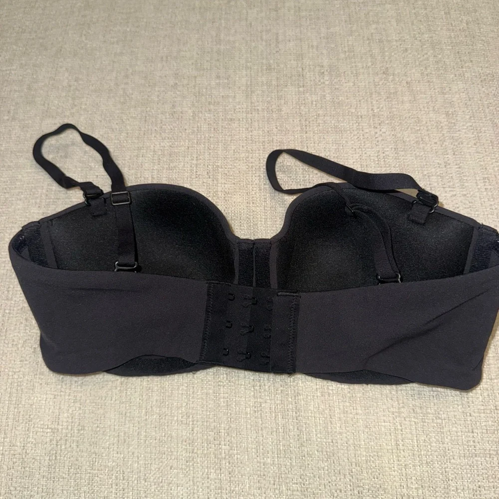SKIMS Fits Everybody Strapless Bra - Picture 2 of 3